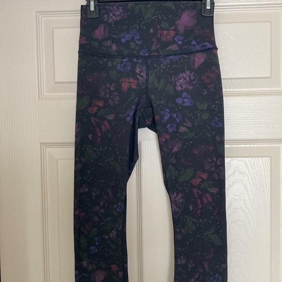 Lulu Lemon Leggings - Picture 4 of 5